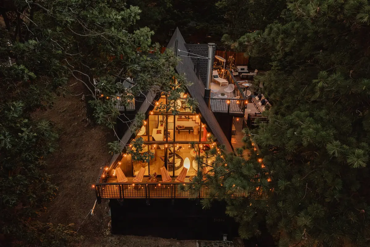 Iconic A-Frame Epic Views, BBQ, Firepit, Fireplace — managed by Luxora